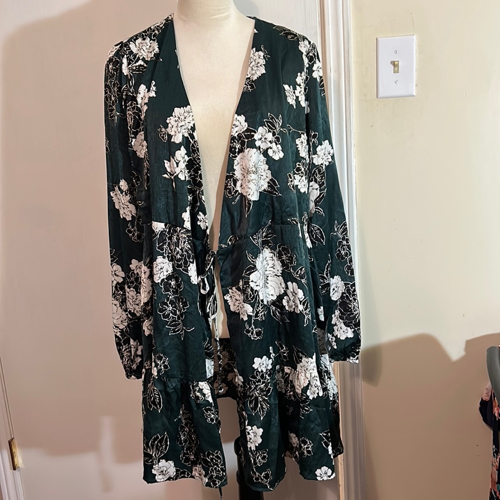 NWT Lulus Green and White Open Lounge Duster Dress